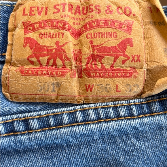 Levi’s 501 Button Fly Straight Leg Mens Destroyed Jeans Size W36 L32 - Picture 6 of 8